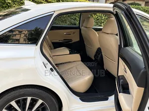 Toyota Crown 2018 Pearl