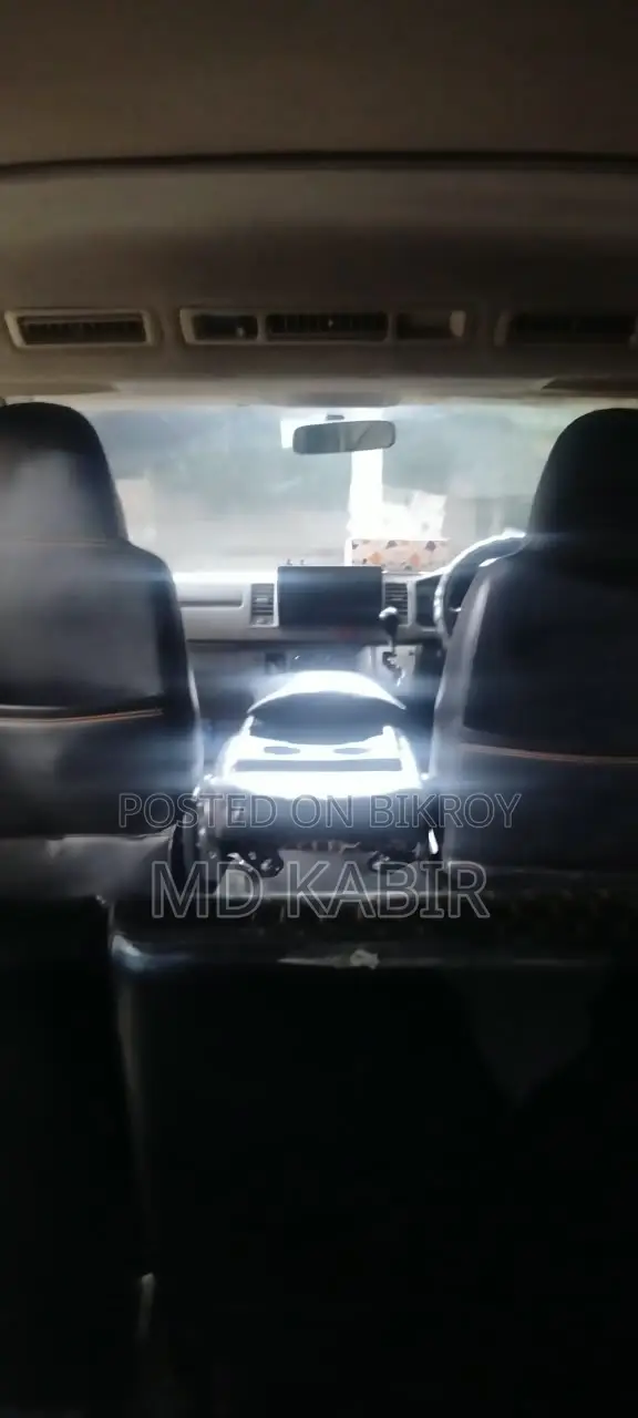 Toyota HiAce 2013 White
