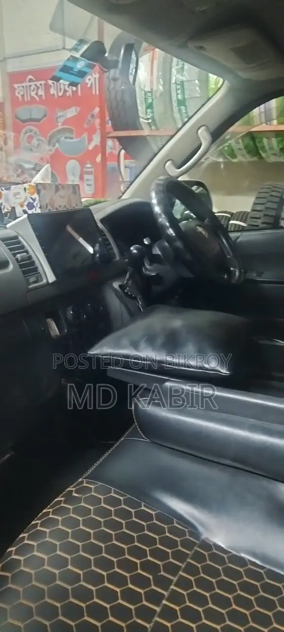 Toyota HiAce 2013 White