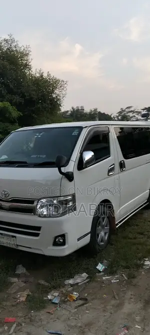 Toyota HiAce 2013 White