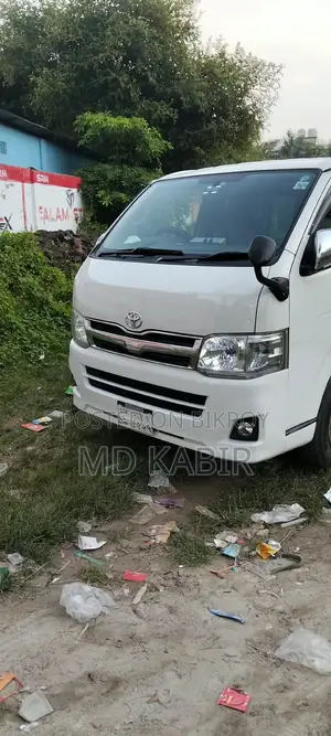 Toyota HiAce 2013 White