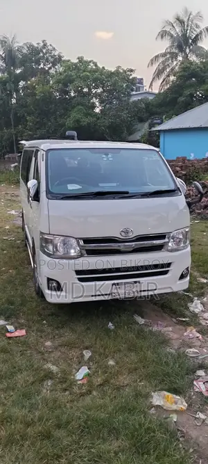 Toyota HiAce 2013 White