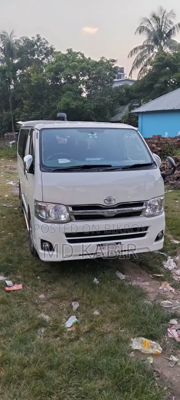 Toyota HiAce 2013 White