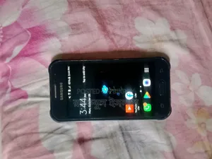Samsung Galaxy J1 Ace 4 GB Black