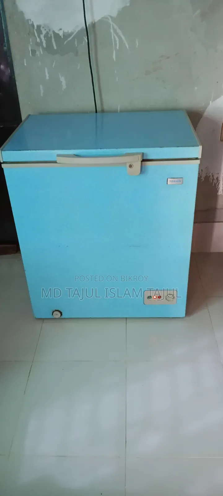 A used deep freezer will be sold.