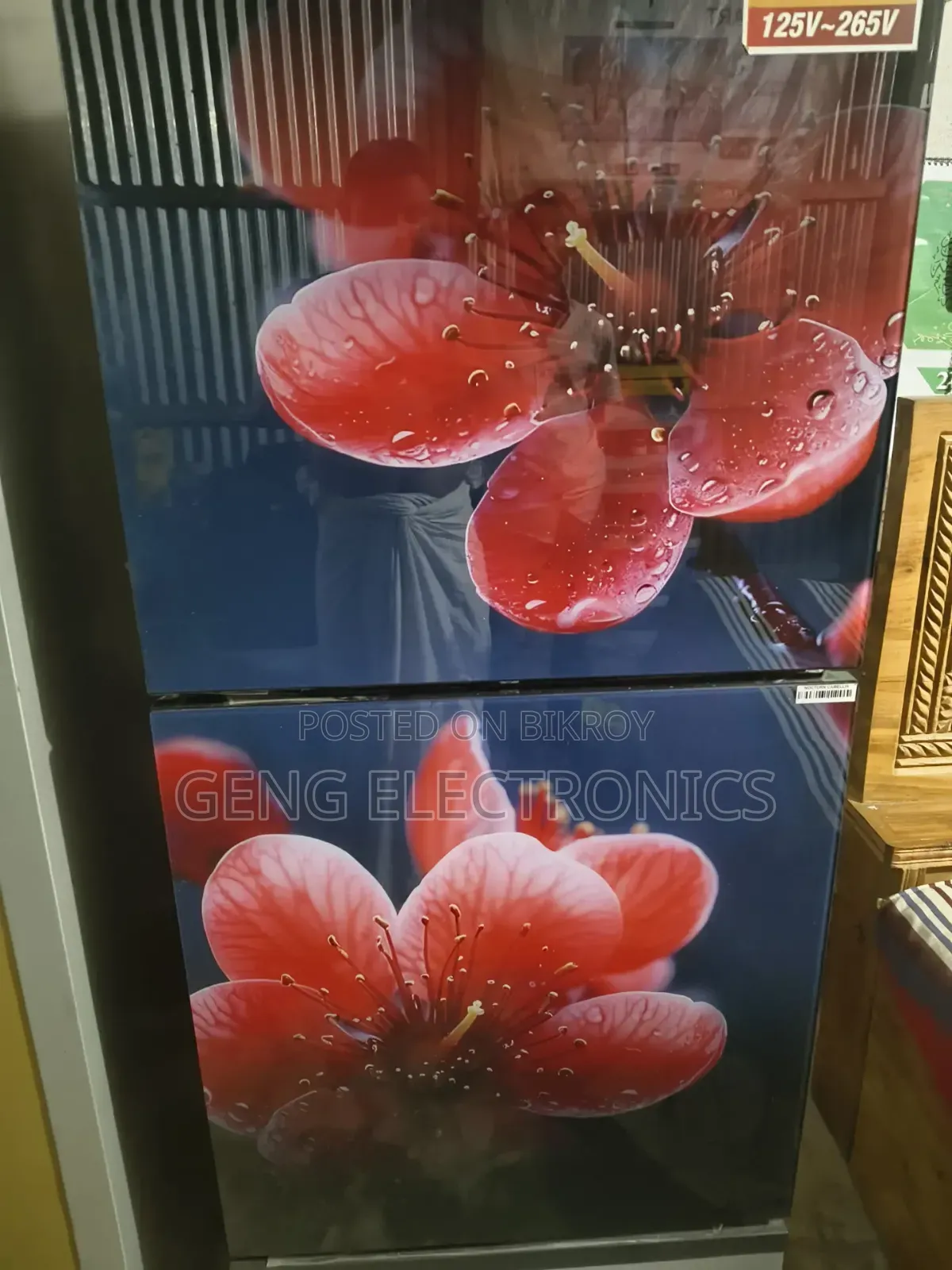 পুরাতন একটি ফ্রিজ বিক্রি হবে, একদম ফ্রেশ গ্লাস ডোর।