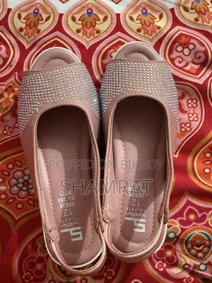 স্টাইলিশ ও আরামদায়ক লেডিস স্যান্ডেল