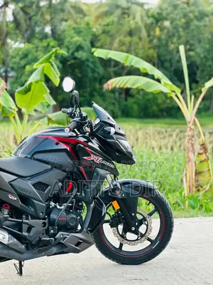 হোন্ডা এক্স-ব্লেড ১৬০ ২০২৪ কালো