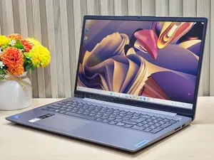 Laptop Lenovo 4GB Intel SSD 500GB