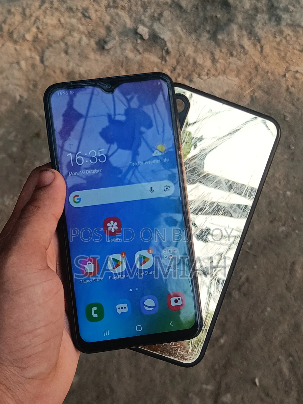New Samsung Galaxy M10 32 GB Blue