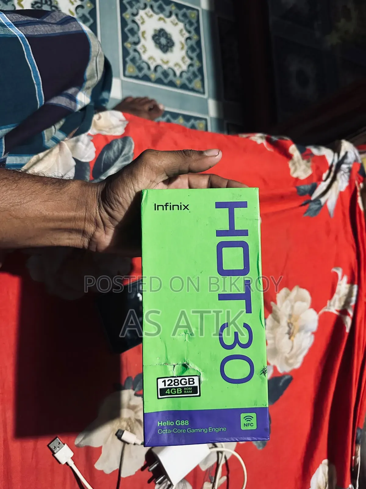 ইনফিনিক্স হট ৩০ ১২৮ জিবি হোয়াইট