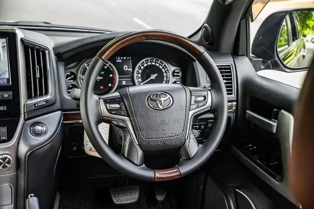 Toyota Land Cruiser 4.5 V8 VXR 2017 Blue