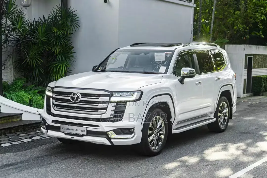 New Toyota Land Cruiser LC300 2025 White