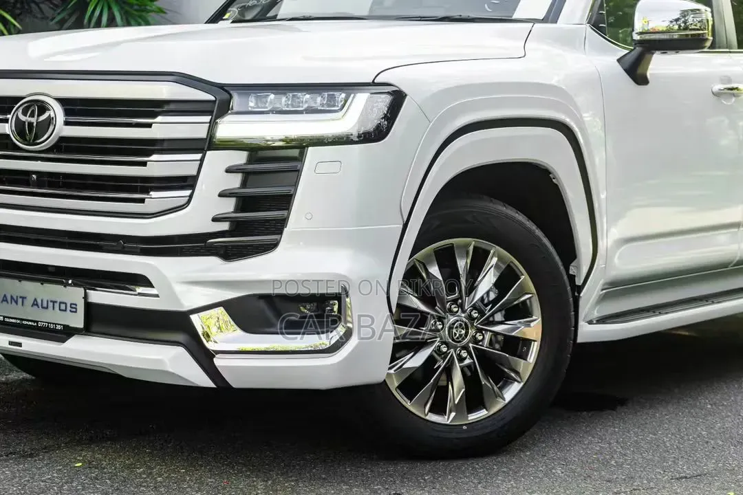 New Toyota Land Cruiser LC300 2025 White