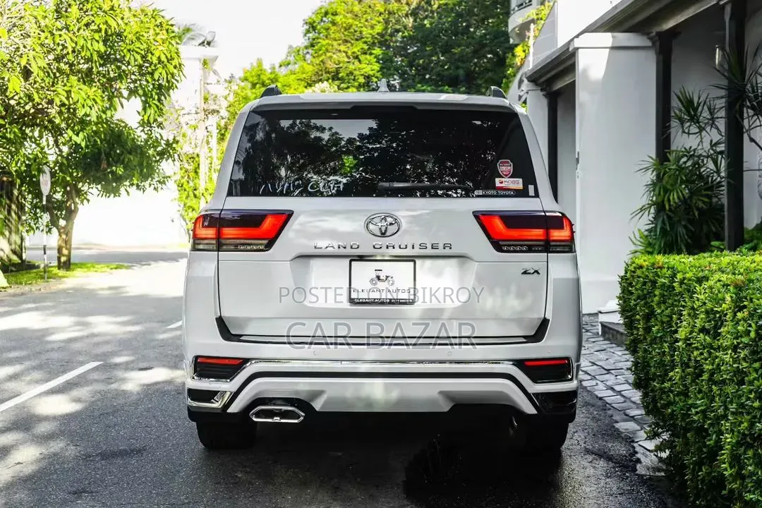New Toyota Land Cruiser LC300 2025 White