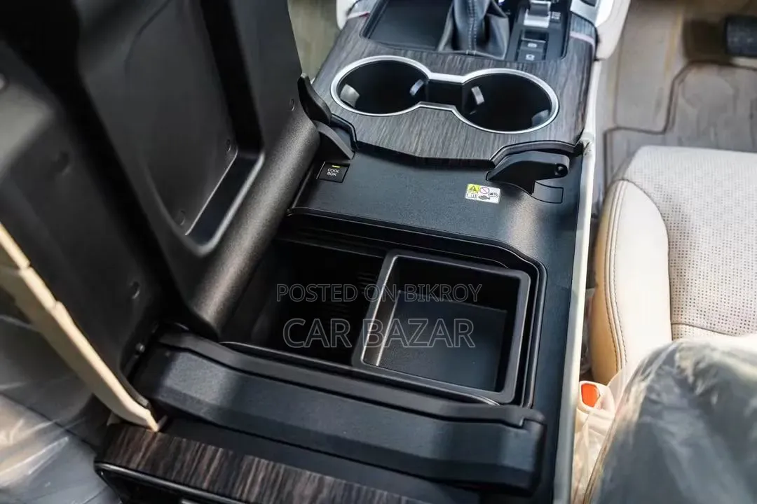 New Toyota Land Cruiser LC300 2025 White