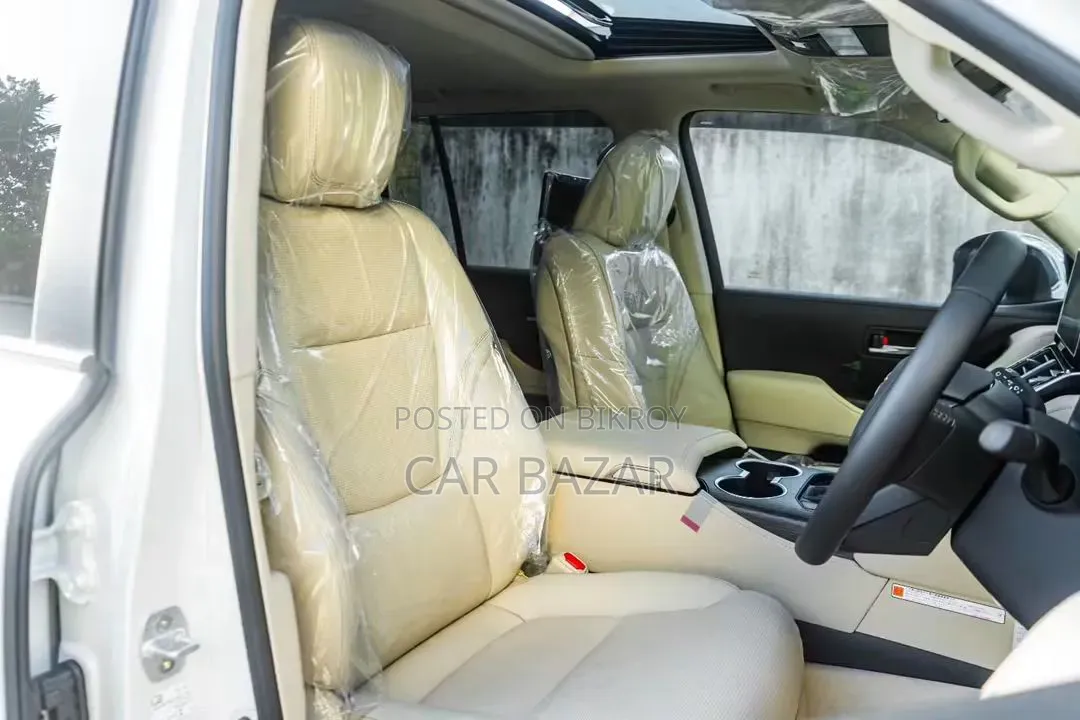 New Toyota Land Cruiser LC300 2025 White
