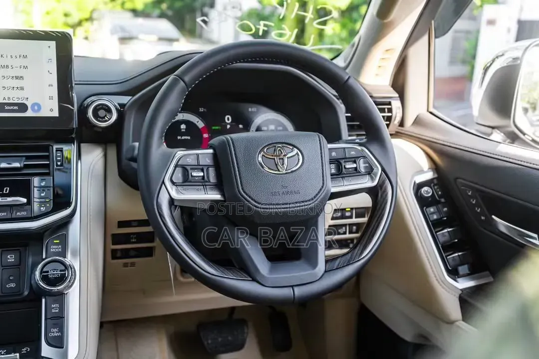 New Toyota Land Cruiser LC300 2025 White