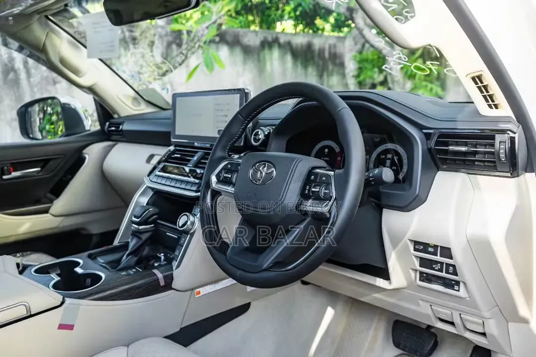 New Toyota Land Cruiser LC300 2025 White