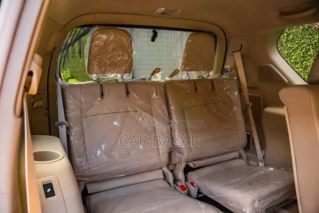 Toyota Land Cruiser Prado Kakadu 2023 White