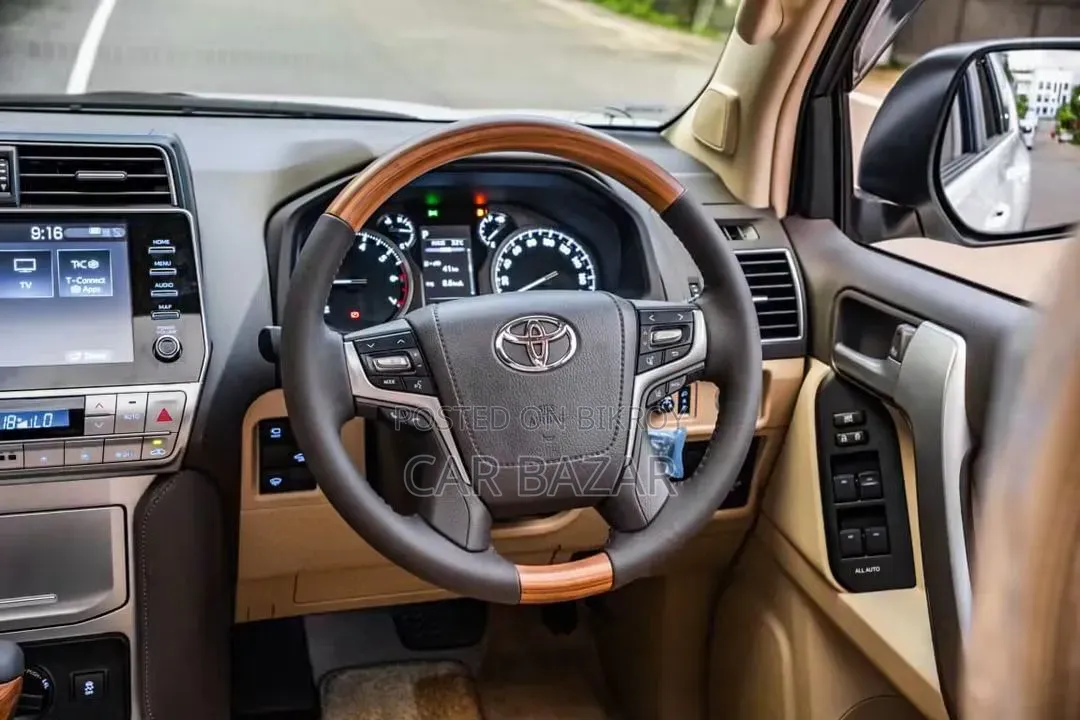 Toyota Land Cruiser Prado Kakadu 2023 White