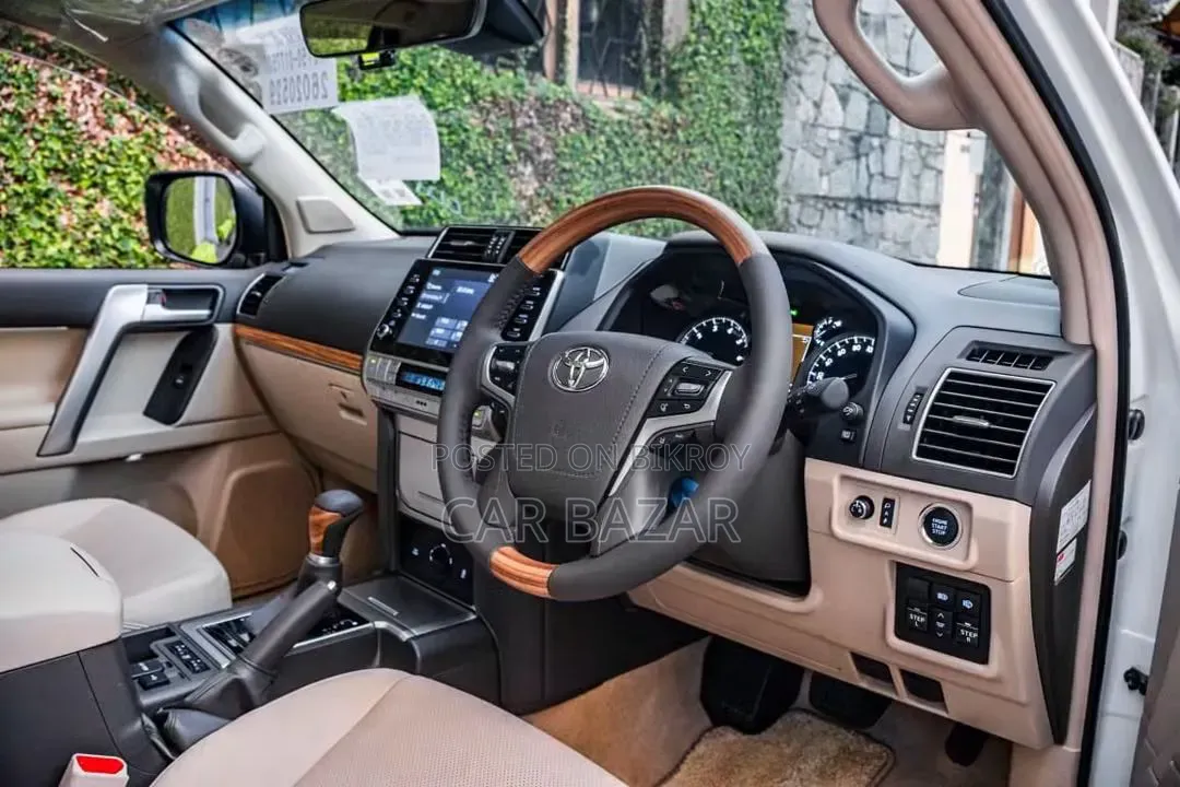 Toyota Land Cruiser Prado Kakadu 2023 White