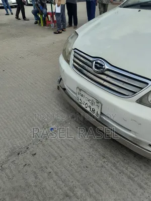 টয়োটা করোল্লা ব্রেক ২০০৩ সাদা