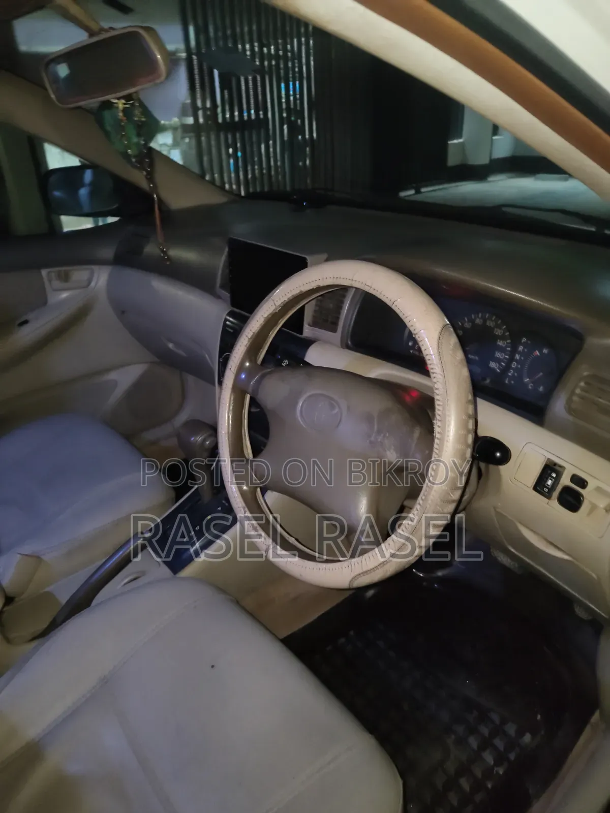 টয়োটা করোল্লা ব্রেক ২০০৩ সাদা