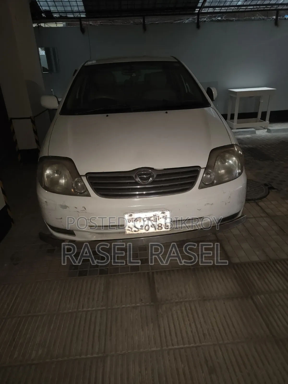 টয়োটা করোল্লা ব্রেক ২০০৩ সাদা