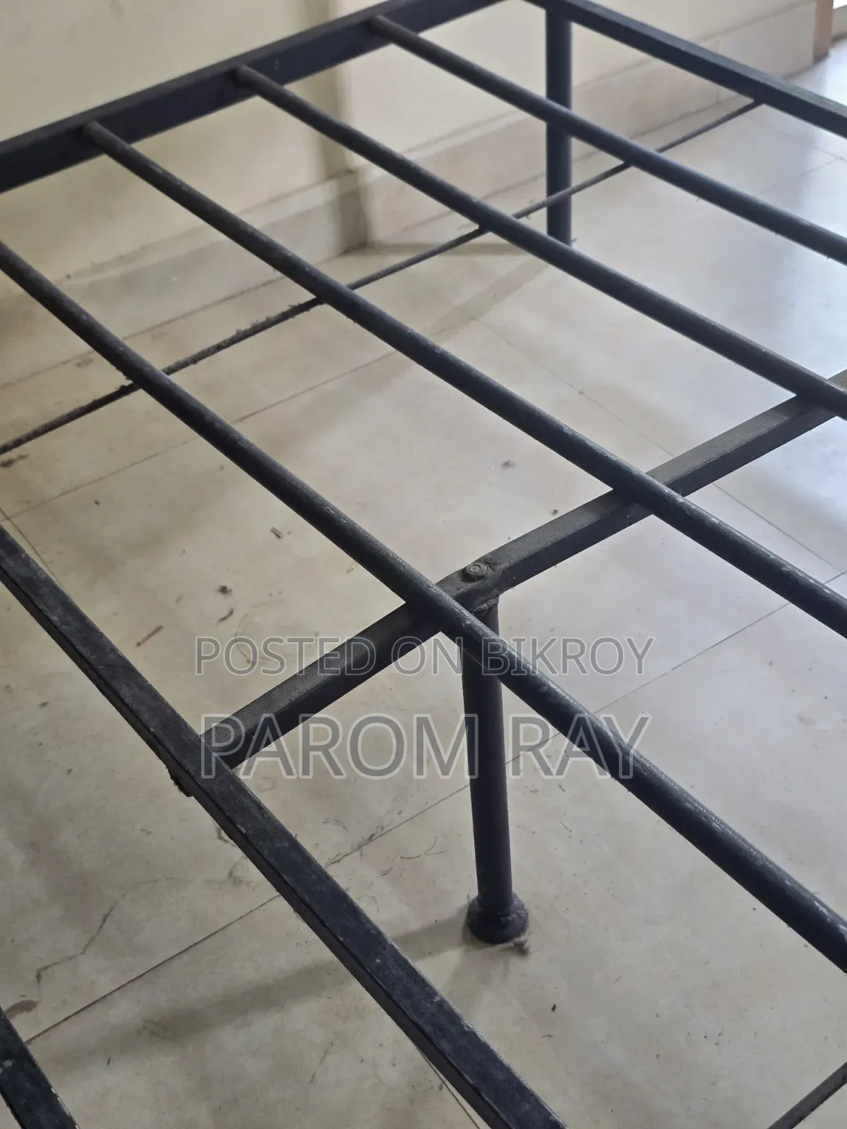OTOBI Bed (6.5x5 Feet)