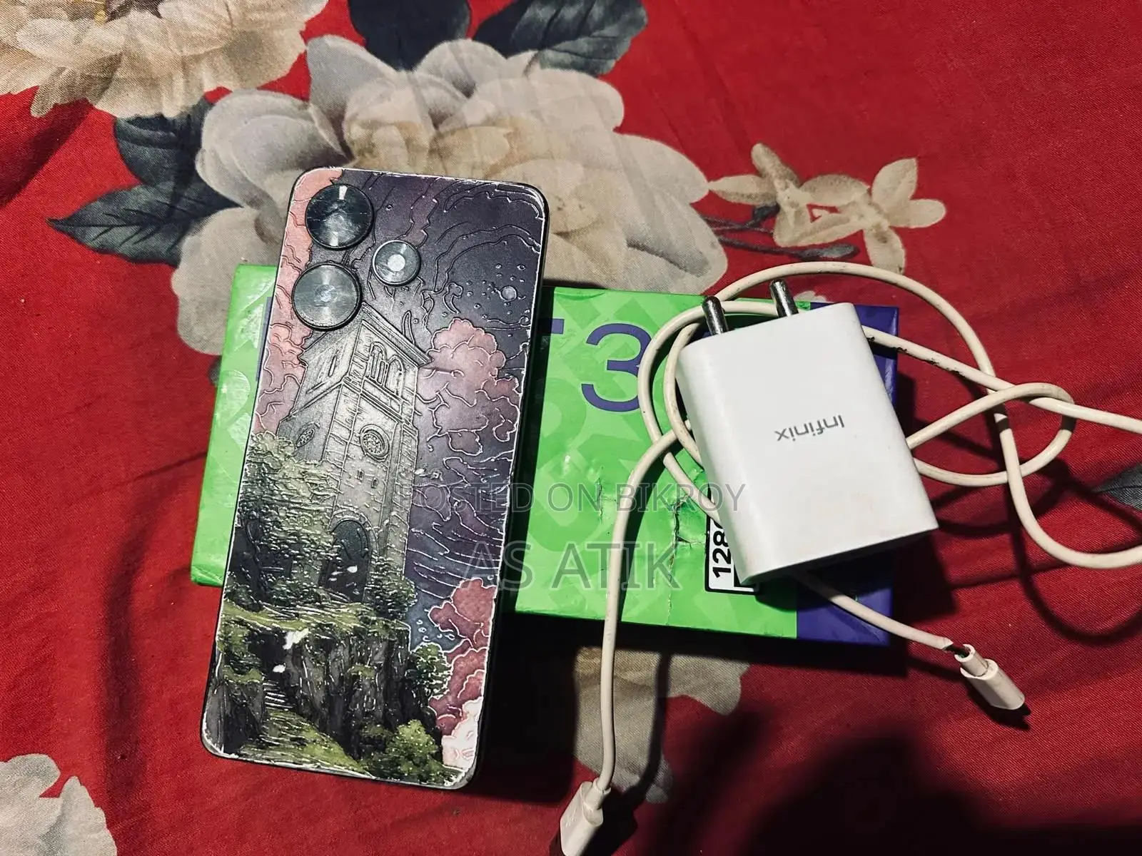ইনফিনিক্স হট ৩০ ১২৮ জিবি হোয়াইট