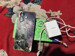 ইনফিনিক্স হট ৩০ ১২৮ জিবি হোয়াইট