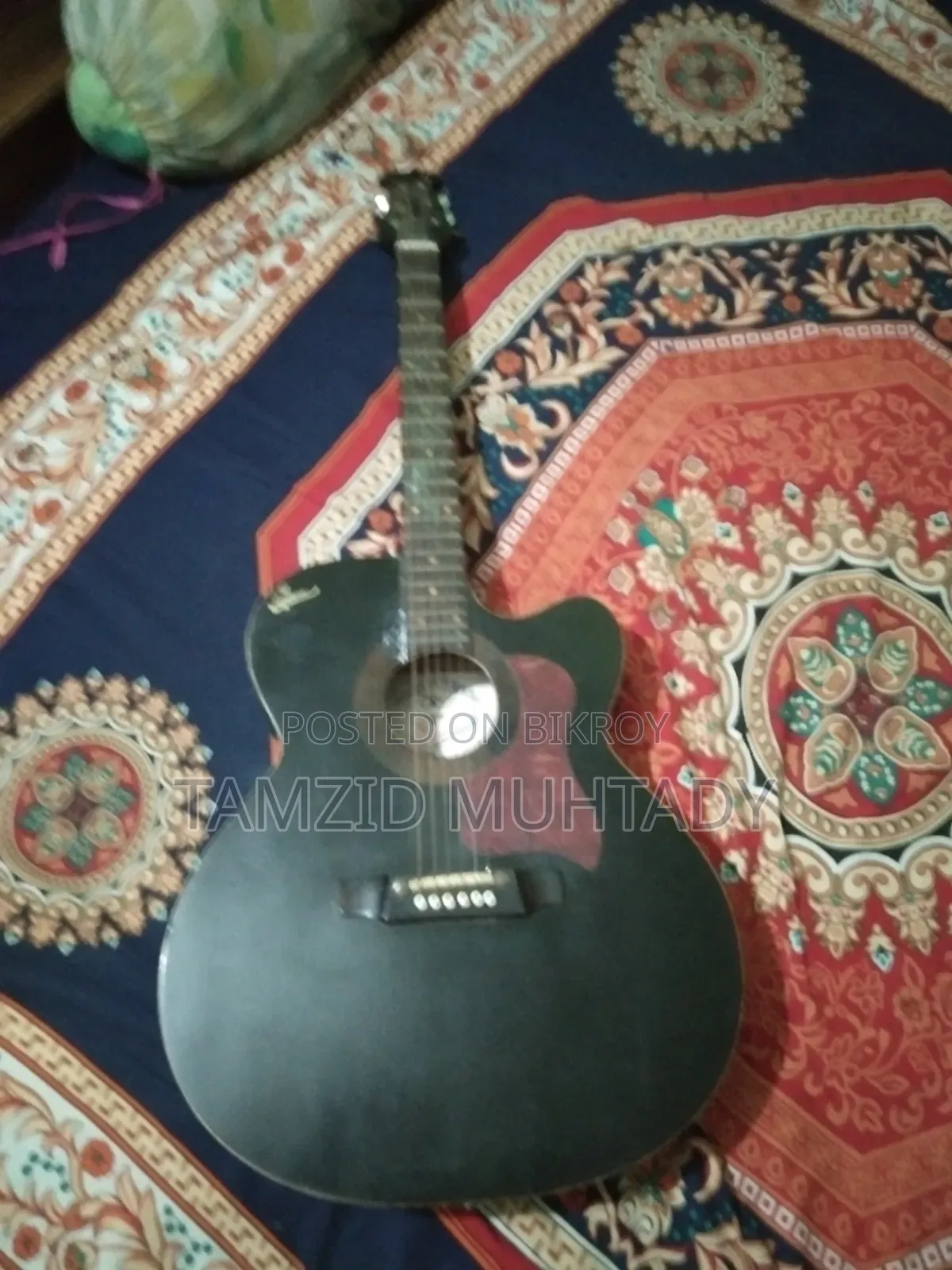 সিগনেচার মডেল ৪৬৫ গিটার