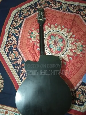 সিগনেচার মডেল ৪৬৫ গিটার