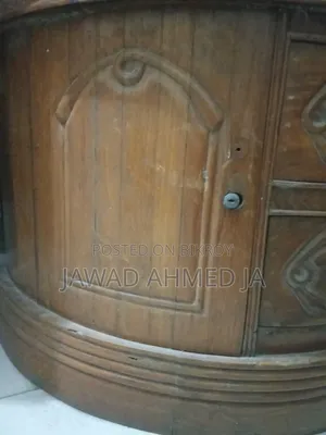 পুরানো ড্রেসিং টেবিল