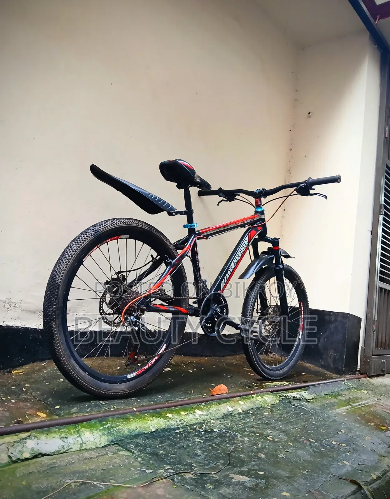 Fresh like new 24-inch cycle.
For those under 5 feet 4 inches, this is for you.