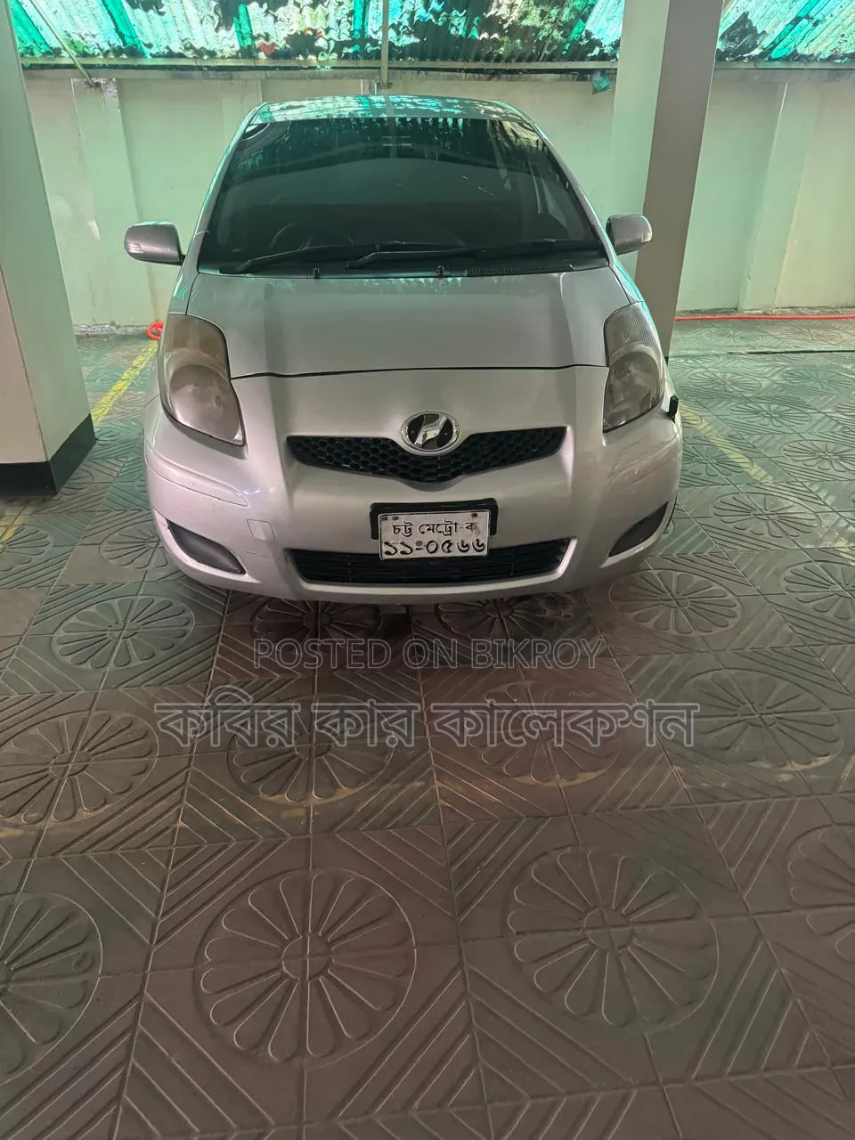 Toyota Vitz 2009 Silver