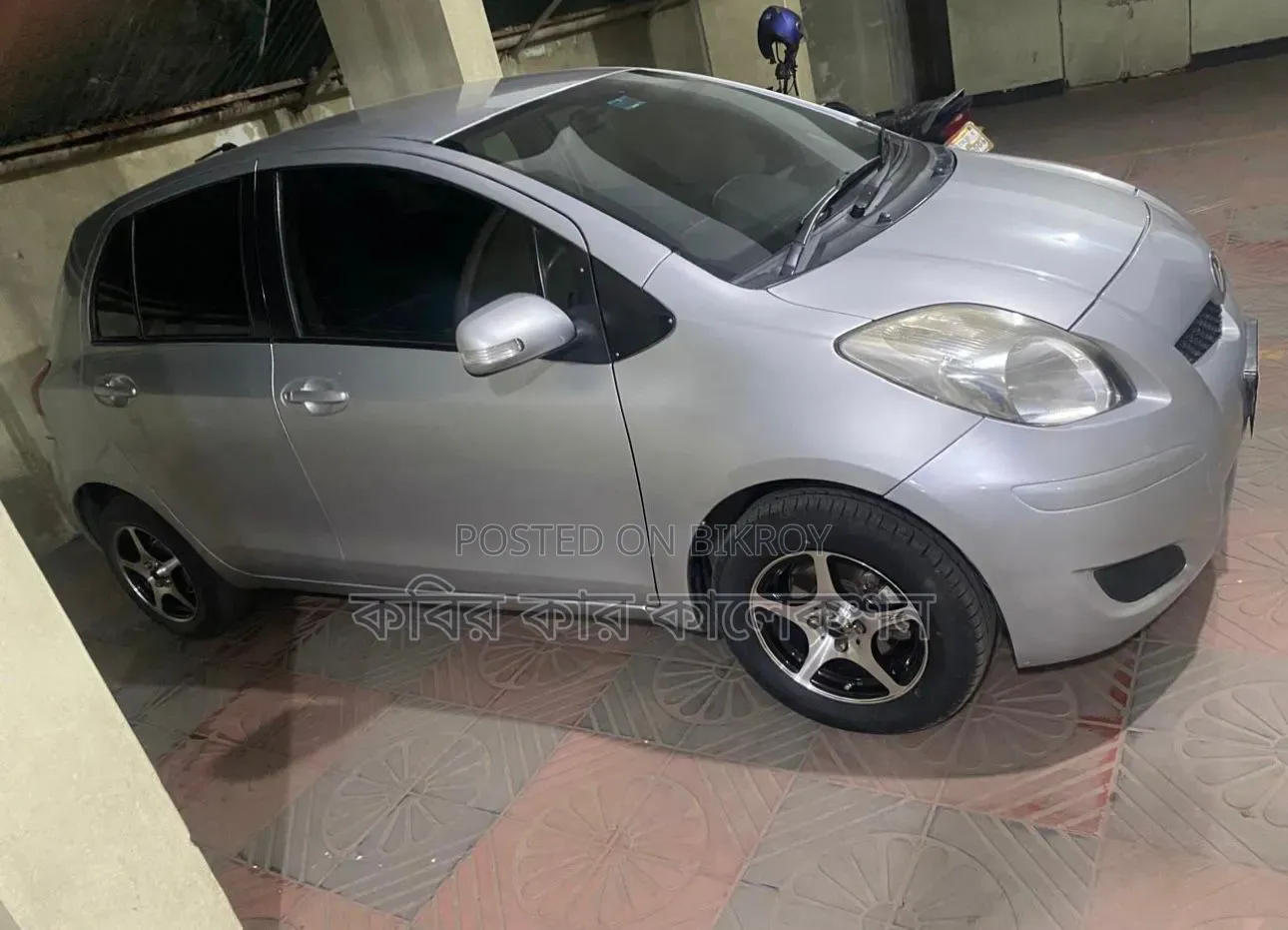 Toyota Vitz 2009 Silver