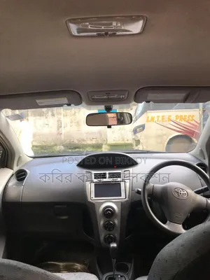 Toyota Vitz 2009 Silver