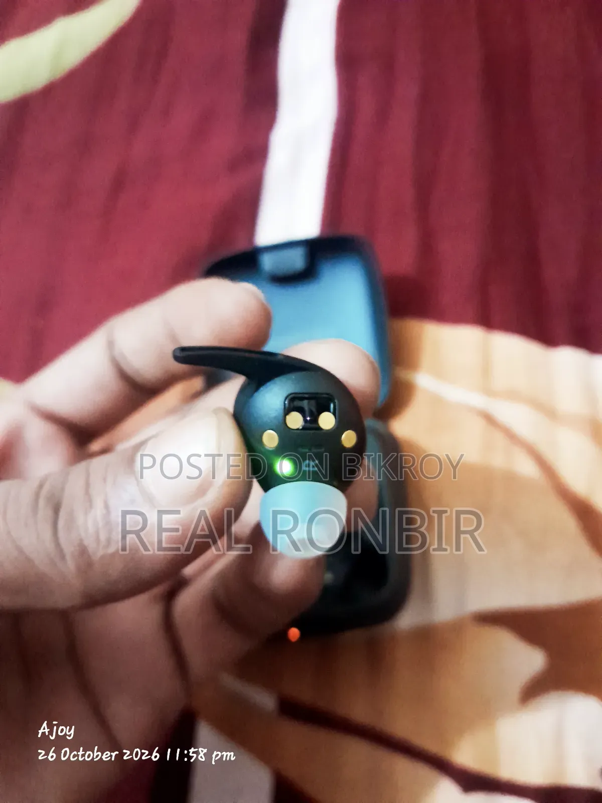 Sennheiser Momentum Sport (Case & Right Earbud)