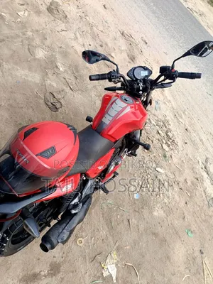 বেনেলি ২০১৭ লাল