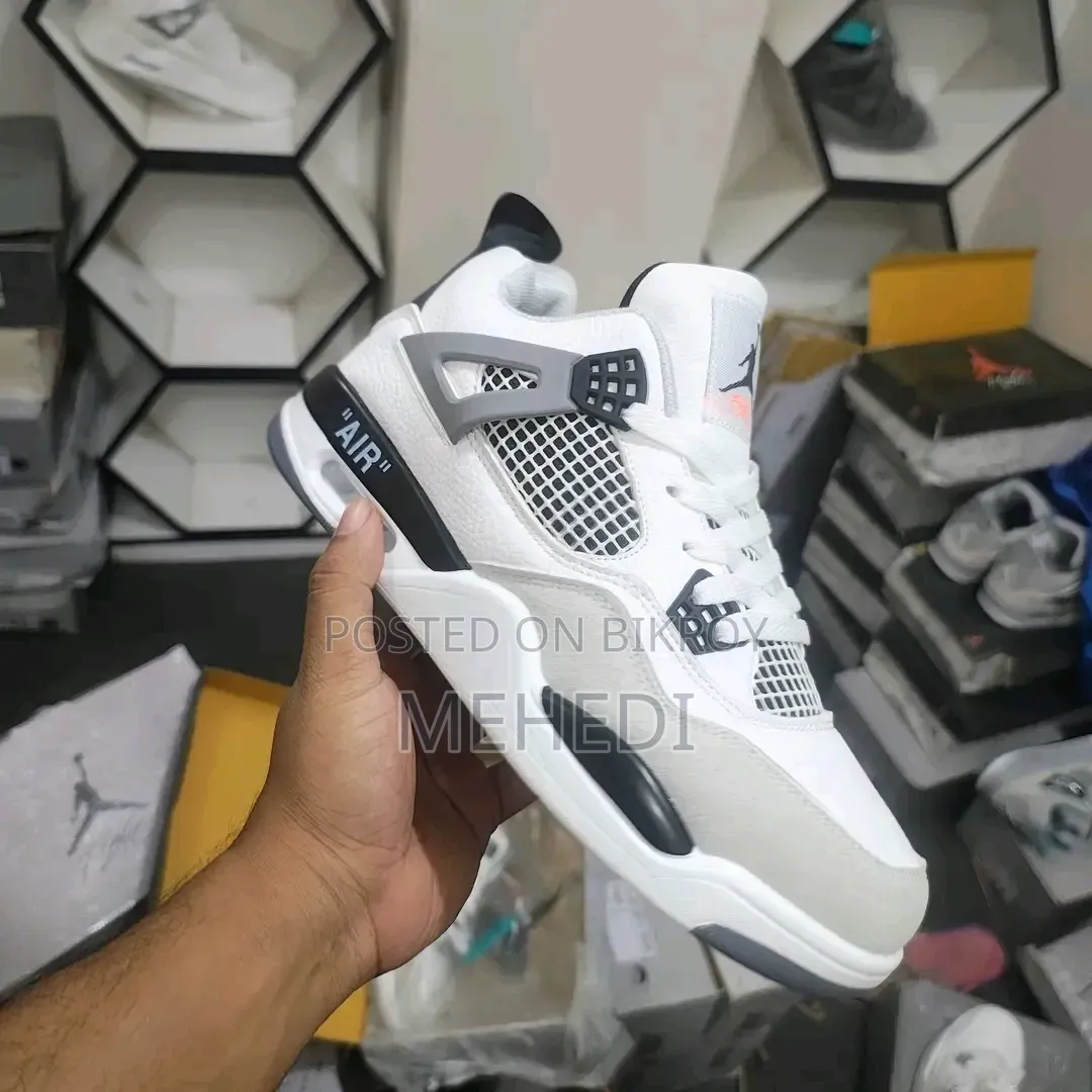 Air Jordan 4 (Sneakers)