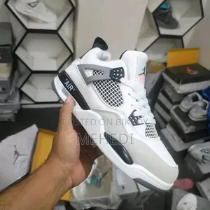 Air Jordan 4 (Sneakers)