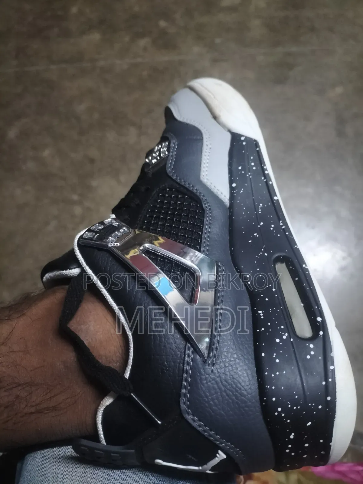 Air Jordan 4 (Sneakers)