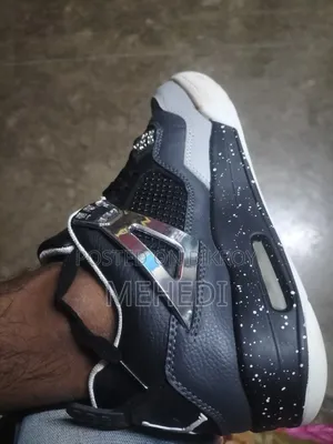 Air Jordan 4 (Sneakers)