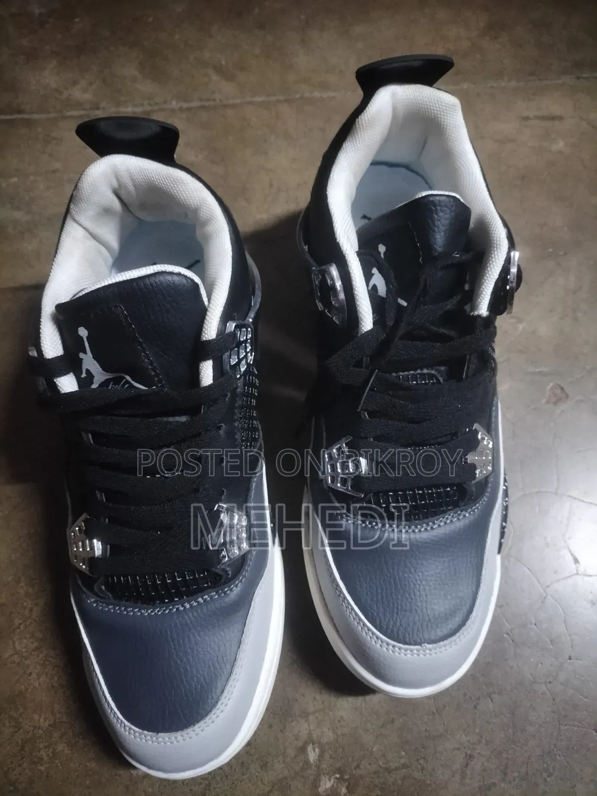 Air Jordan 4 (Sneakers)