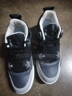 Air Jordan 4 (Sneakers)
