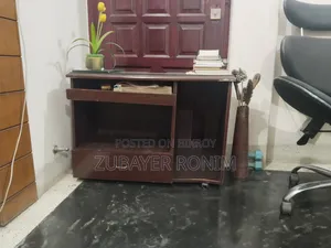 বুক শেলফ সহ কম্পিউটার টেবিল ১, কম্পিউটার টেবিল ২
