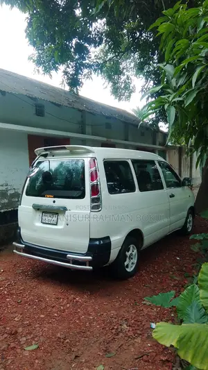 টয়োটা নোয়া ২০০৫ হোয়াইট