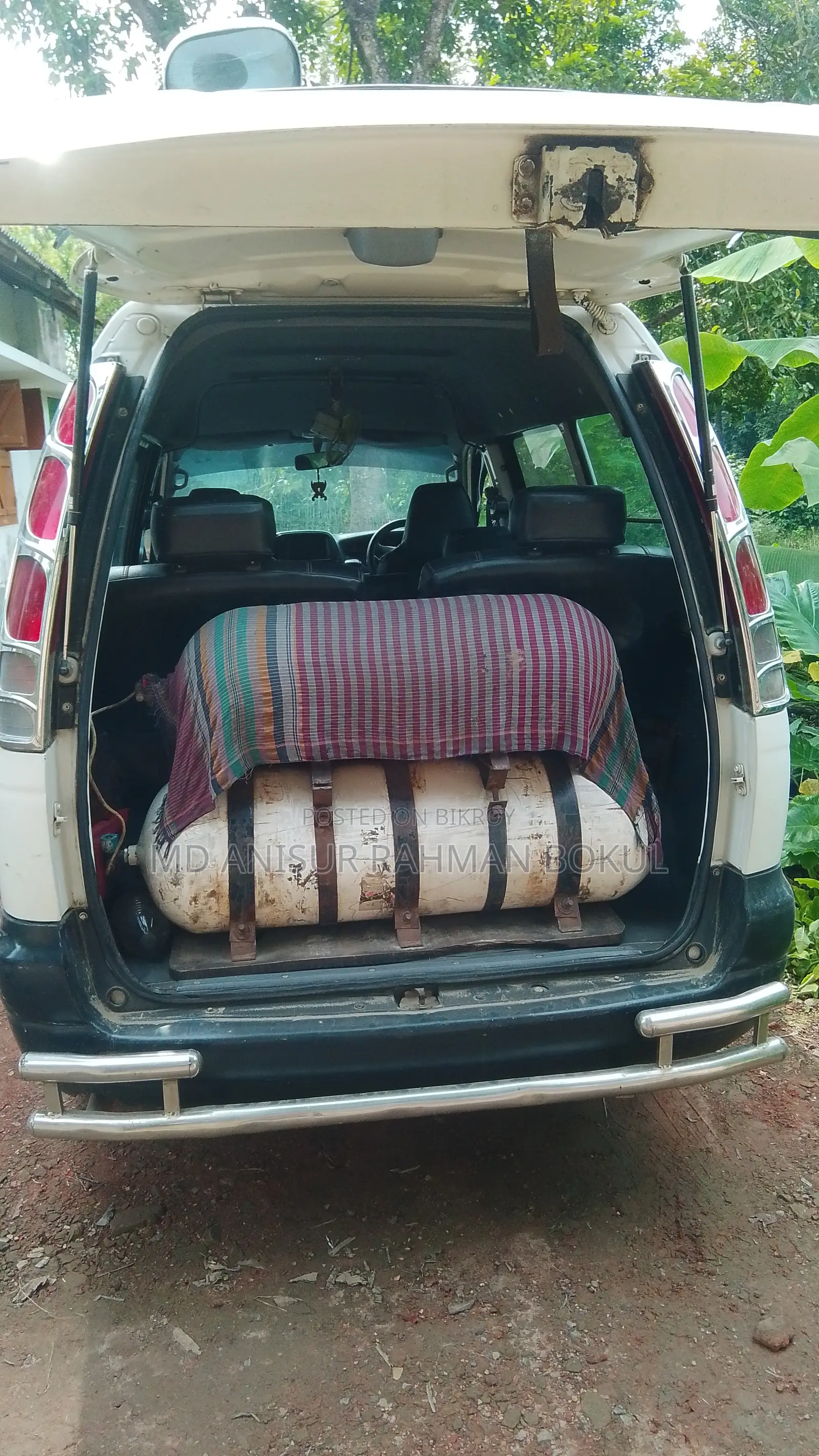 টয়োটা নোয়া ২০০৫ হোয়াইট